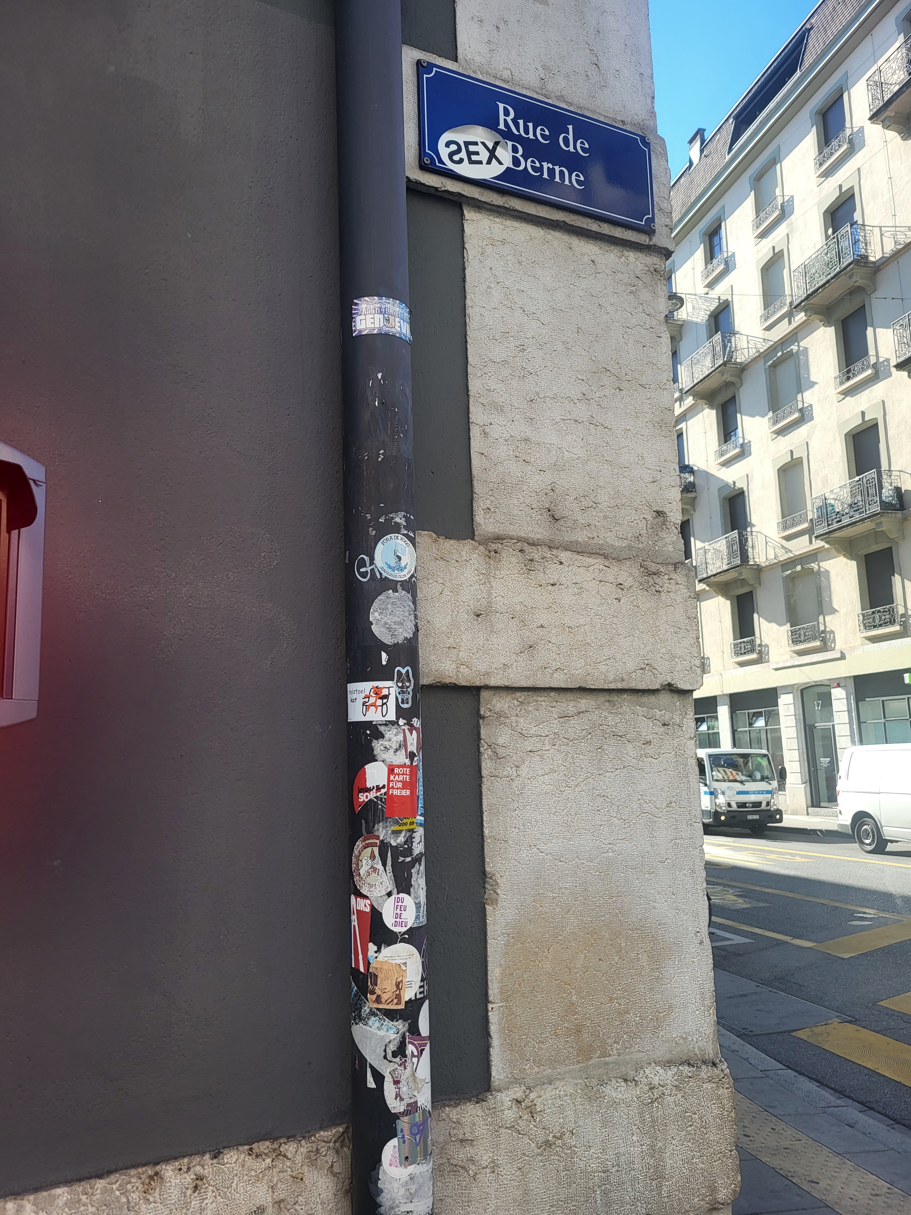 sticker geplakt in Genève, Zwitserland door Jolijn